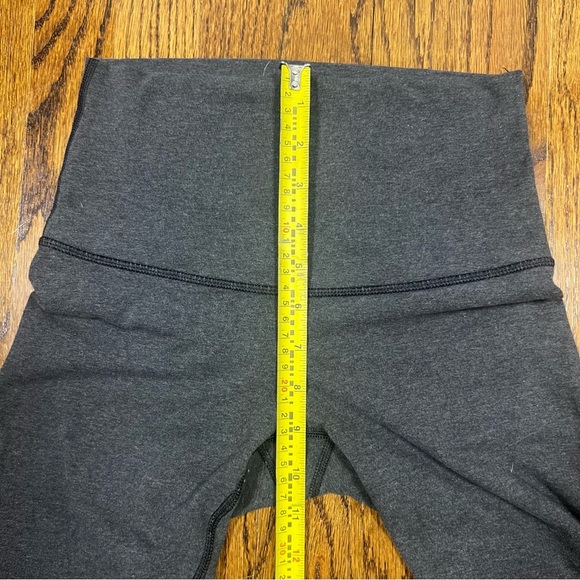 Lululemon Women’s 4 High Rise Tight Leggings Cropped Black Gym Run Train Run - Picture 5 of 6